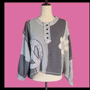 POL Patchwork Boho Top Gray Floral Peace Sign Applique Tunic Henley Small